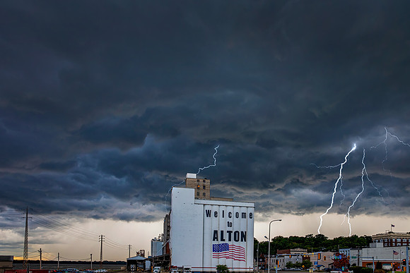 "Shocking Downtown Alton"